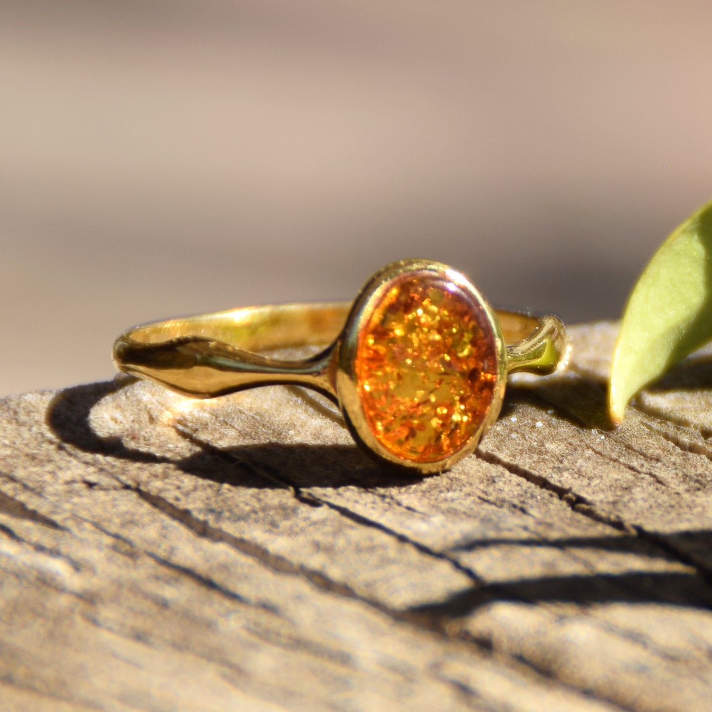 Bandring mit natürlichem Cognac-Bernstein und 18 Karat vergoldetem Silber, MJ Baltica, BZP020
