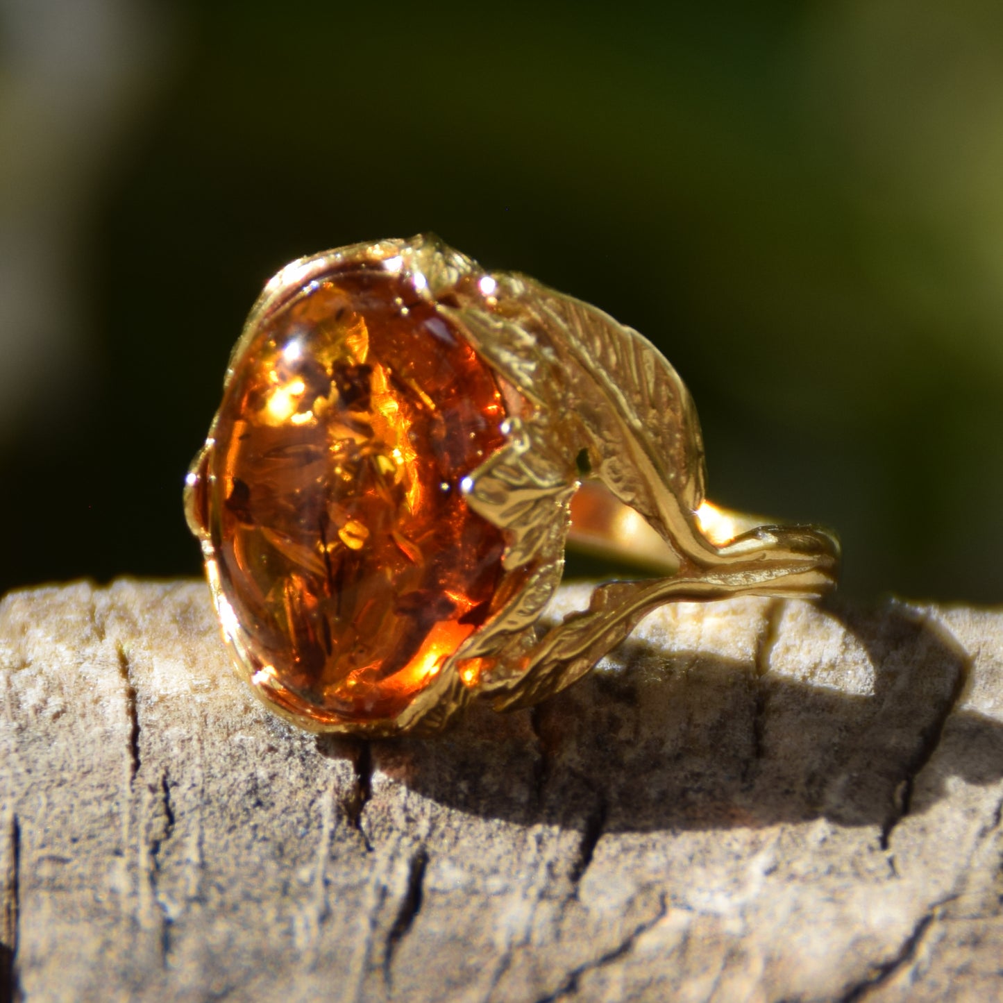 Vintage-style oval ring with floral decoration crafted from cognac-colored Natural Amber and 14k Gold-plated Silver, MJ Baltica, BZP025
