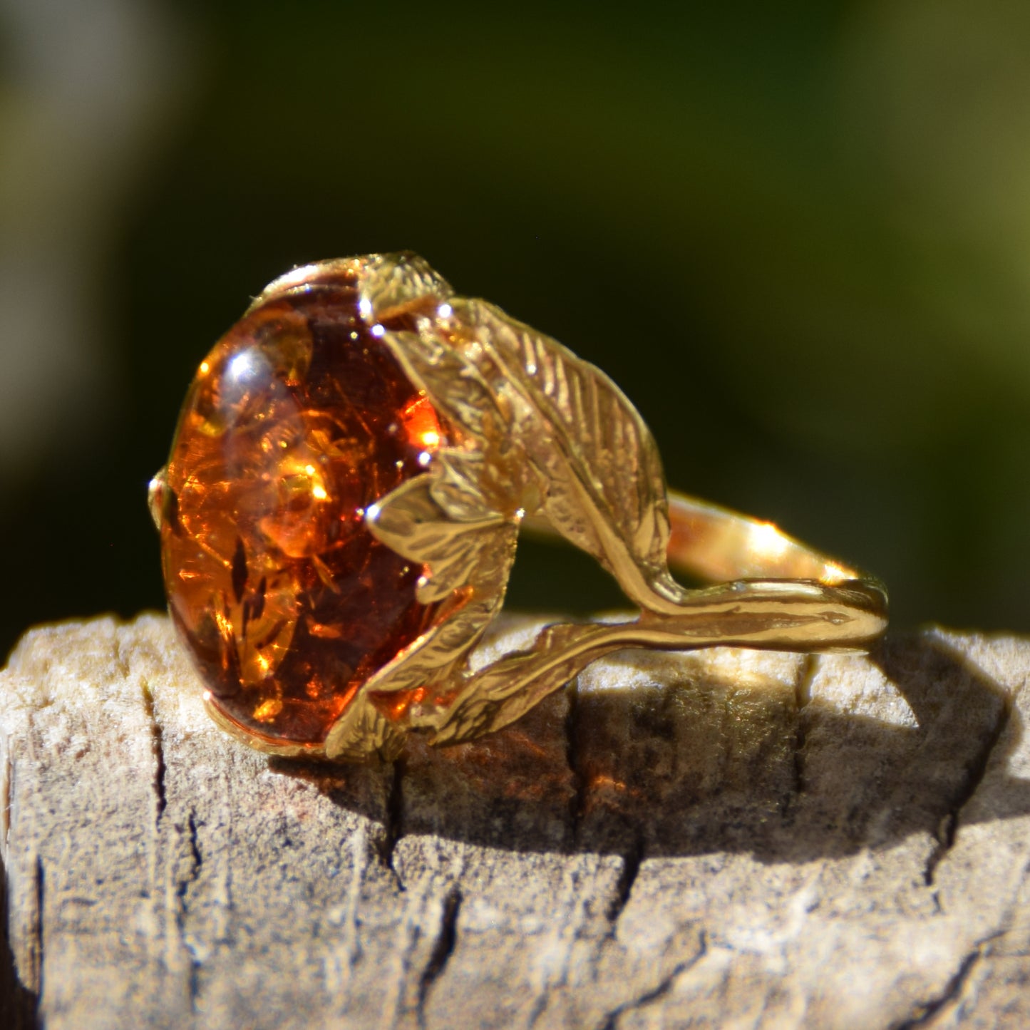 Vintage-style oval ring with floral decoration crafted from cognac-colored Natural Amber and 14k Gold-plated Silver, MJ Baltica, BZP025