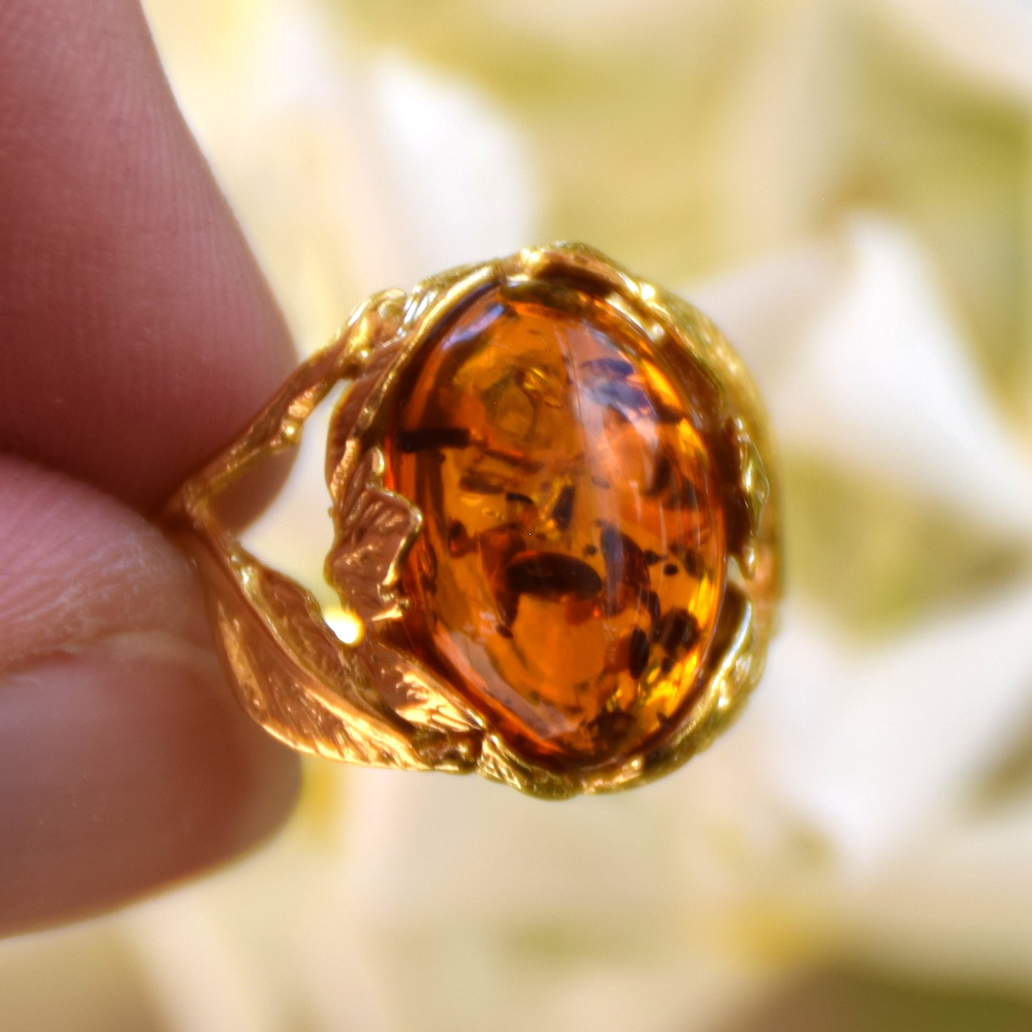Vintage-style oval ring with floral decoration crafted from cognac-colored Natural Amber and 14k Gold-plated Silver, MJ Baltica, BZP025