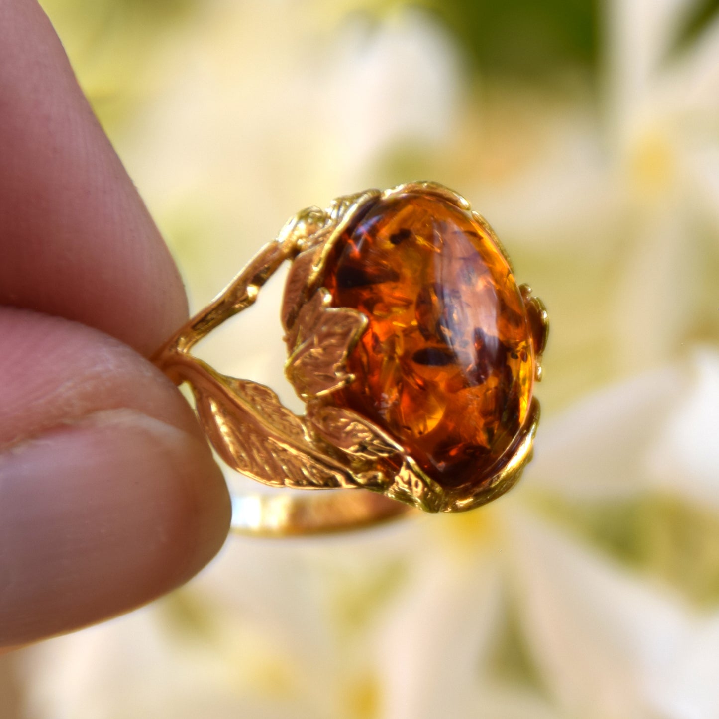 Vintage-style oval ring with floral decoration crafted from cognac-colored Natural Amber and 14k Gold-plated Silver, MJ Baltica, BZP025