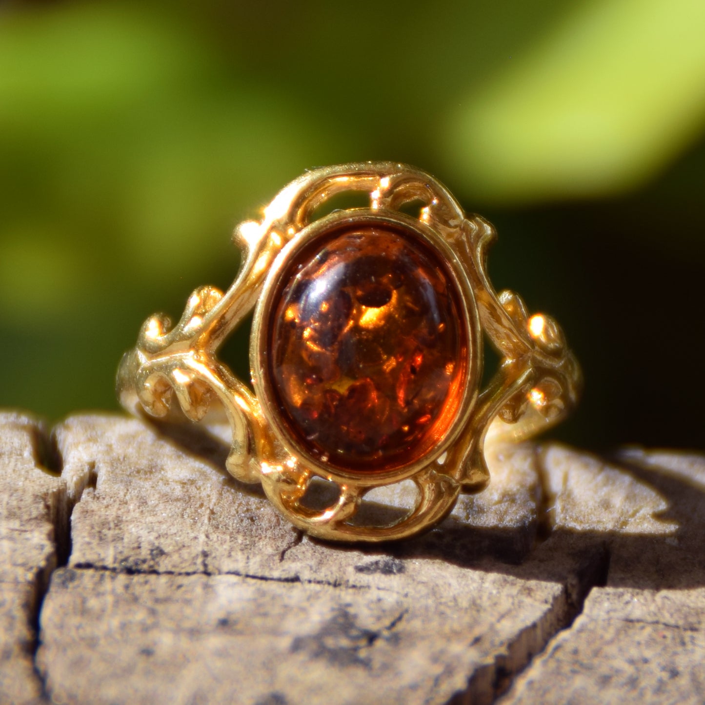 Bright Victorian-style ring made with natural cognac Amber and 18k Gold-plated Silver, MJ Baltica, BZP027