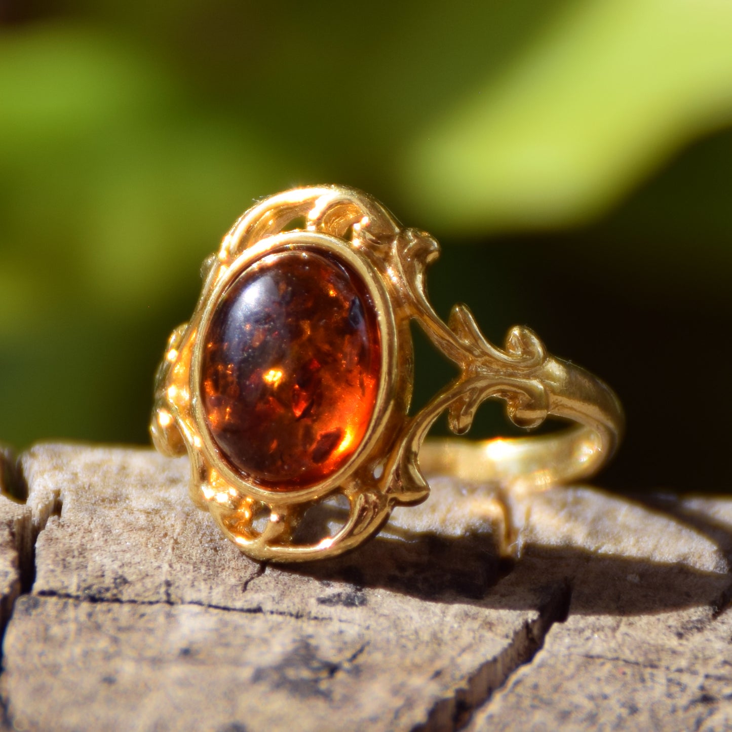 Bright Victorian-style ring made with natural cognac Amber and 18k Gold-plated Silver, MJ Baltica, BZP027