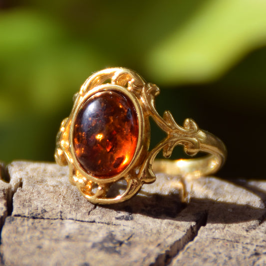 Bright Victorian-style ring made with natural cognac Amber and 18k Gold-plated Silver, MJ Baltica, BZP027