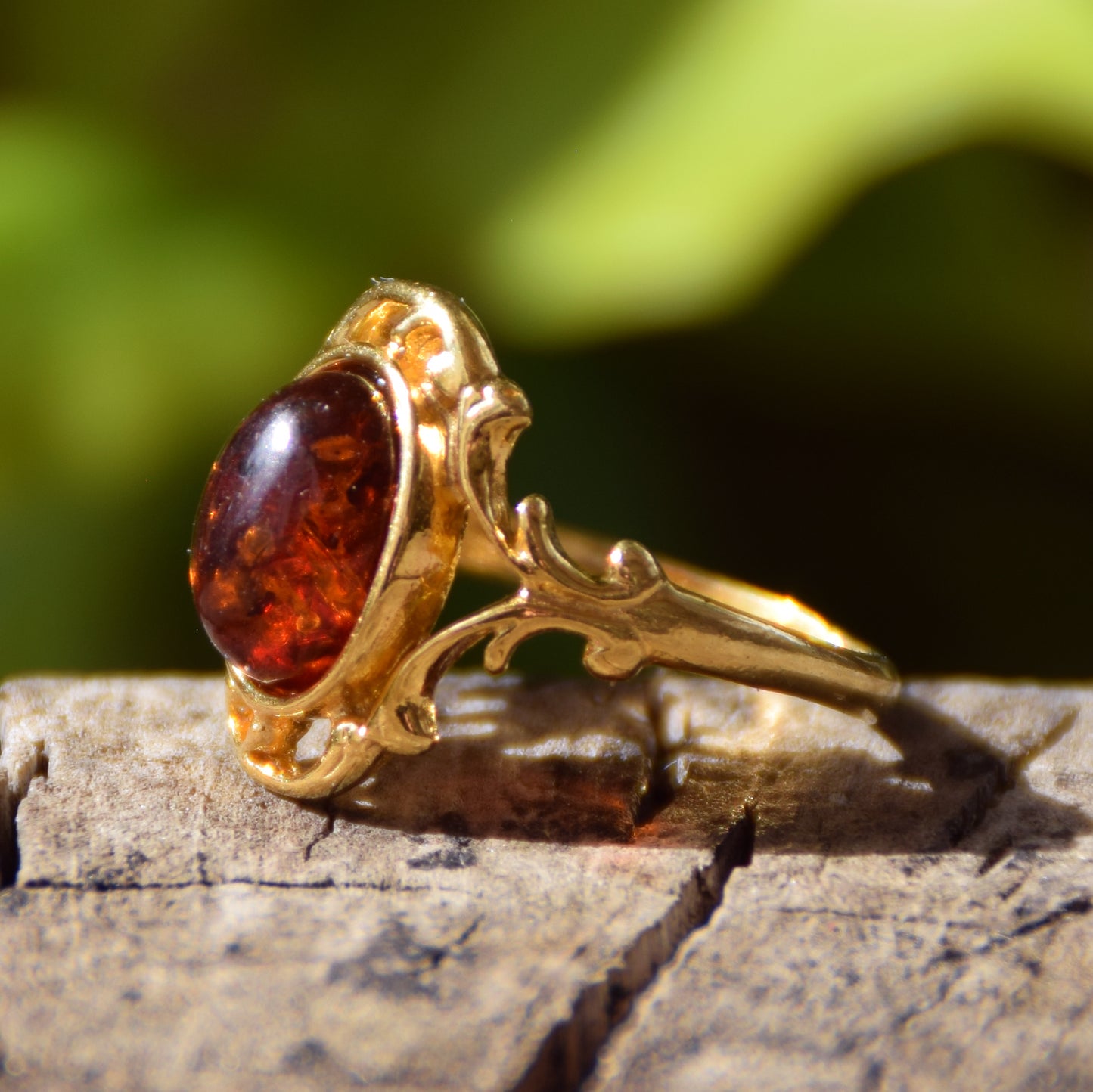 Bright Victorian-style ring made with natural cognac Amber and 18k Gold-plated Silver, MJ Baltica, BZP027