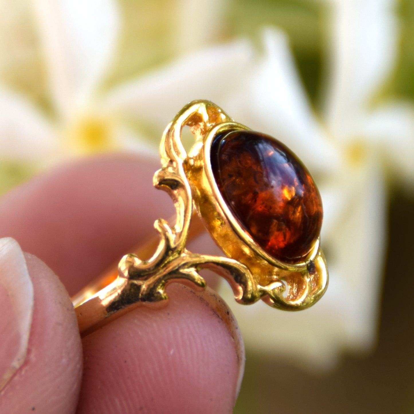 Bright Victorian-style ring made with natural cognac Amber and 18k Gold-plated Silver, MJ Baltica, BZP027
