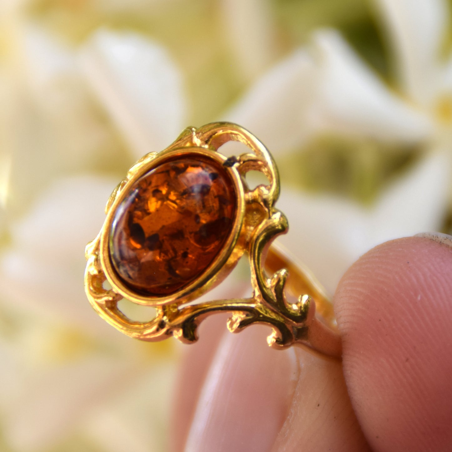 Bright Victorian-style ring made with natural cognac Amber and 18k Gold-plated Silver, MJ Baltica, BZP027
