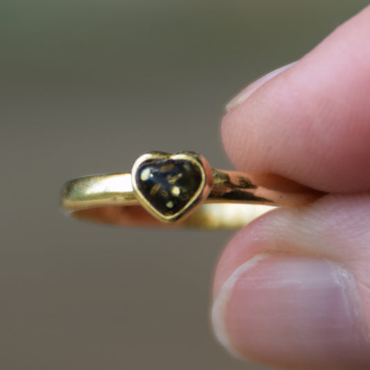 Ring with delicate heart created in natural green Amber and 18k Gold plated Silver, MJ Baltica, BZP048