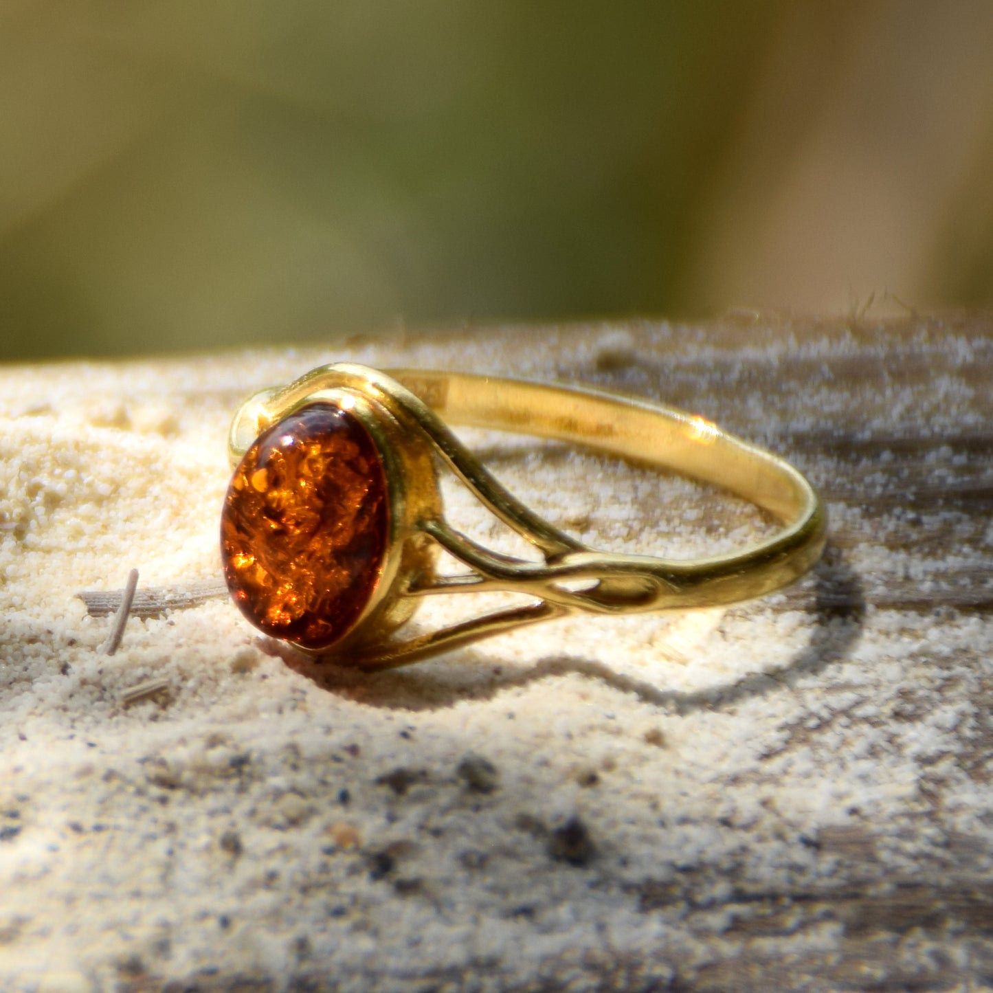 Delicate cognac natural amber and 18k gold-plated silver band ring, MJ Baltica, BZP049