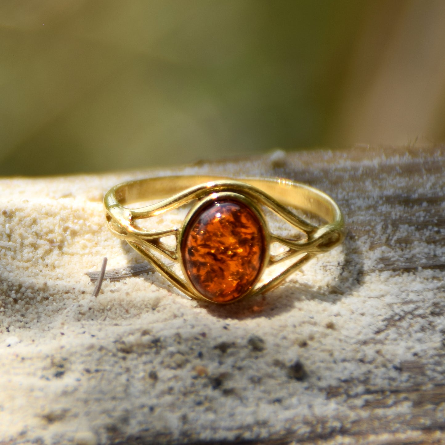 Delicate cognac natural amber and 18k gold-plated silver band ring, MJ Baltica, BZP049