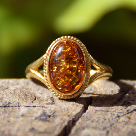 Anello stile vintage con Ambra cognac e Argento placcato in Oro 18k, MJ Baltica, BZP052