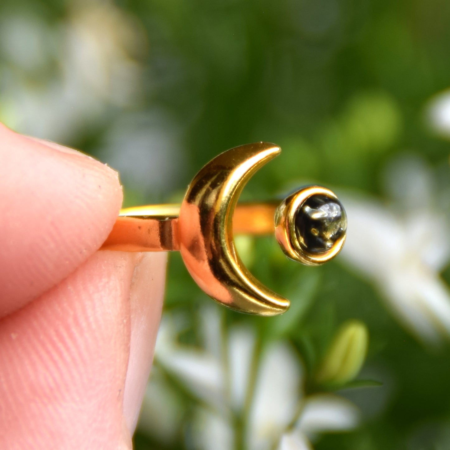 Delicato anello con sole e luna in Ambra naturale color verde e Argento placcato in Oro 18 carati, MJ Baltica, BZP056