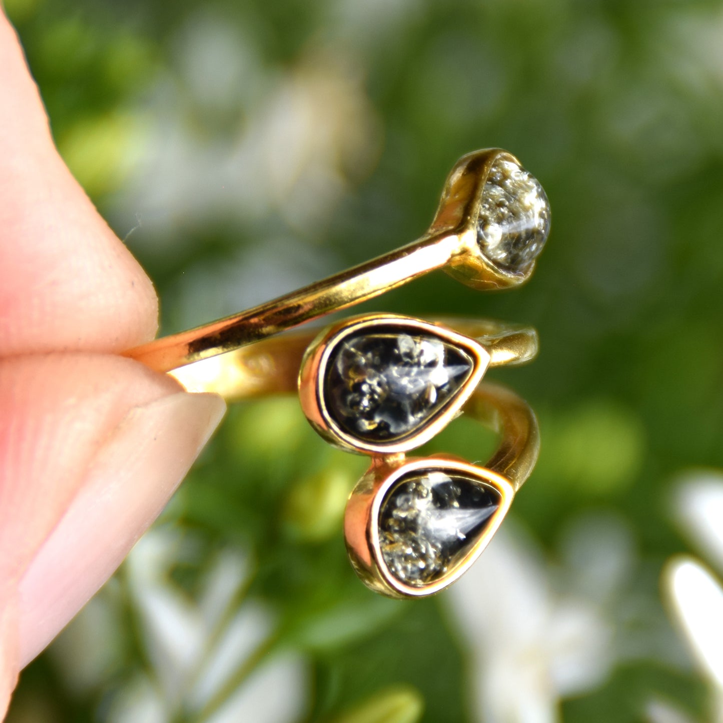 Elegante anello regolabile creato con le gocce di Ambra naturale color verde e Argento placcato in Oro 18 carati, MJ Baltica, BZP058