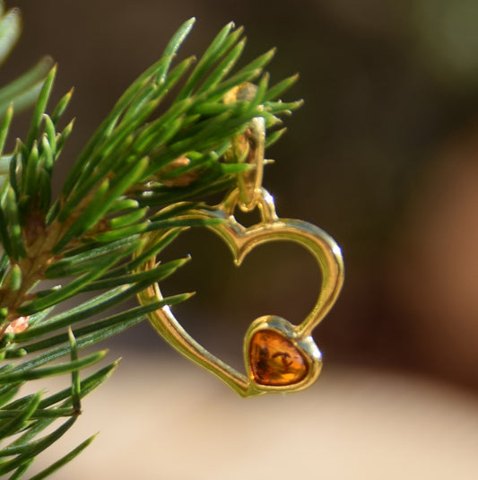 Romantic pendant with two cognac-colored natural Amber hearts and 18k Gold-plated 925 Sterling Silver, MJ Baltica, BZW001