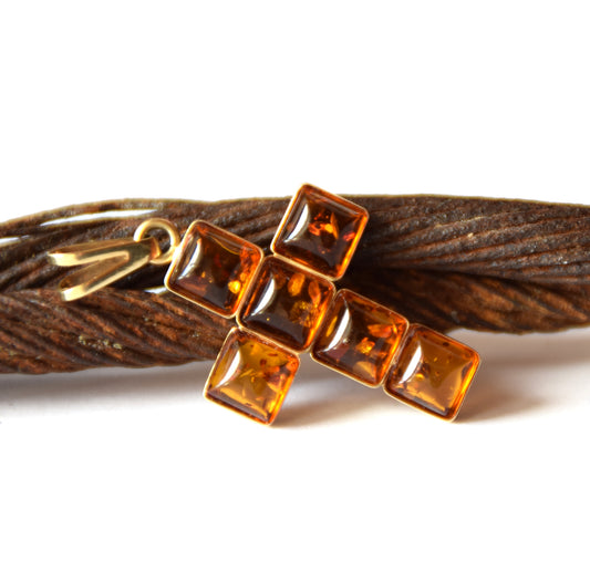 Cognac-colored natural Amber and 18k Gold-plated Silver cross pendant, MJ Baltica, BZW002