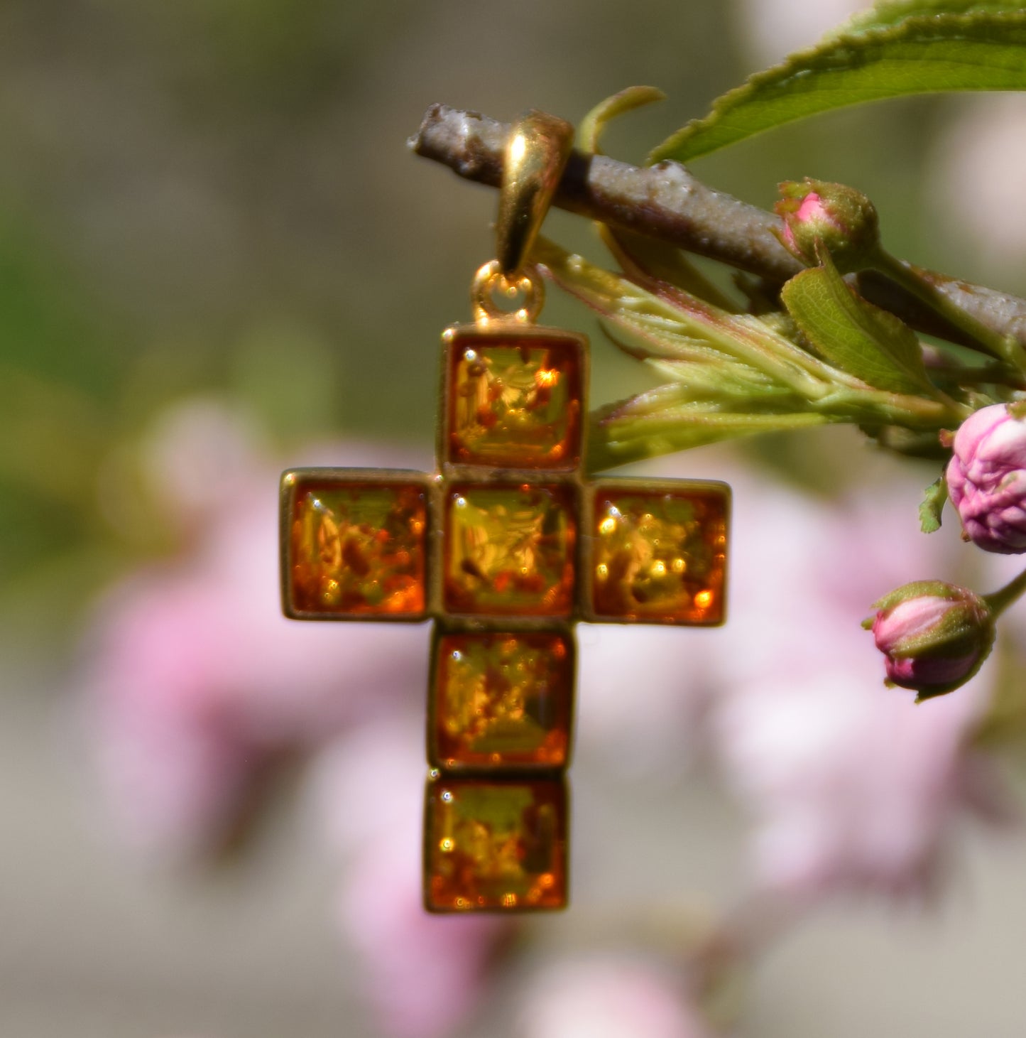Cognac-colored natural Amber and 18k Gold-plated Silver cross pendant, MJ Baltica, BZW002