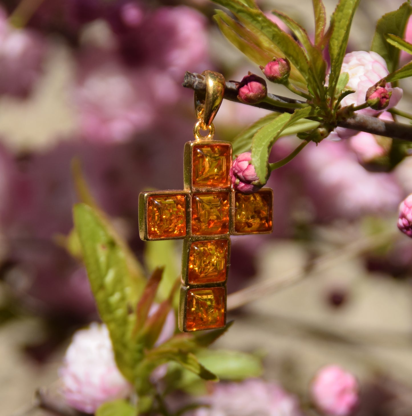 Cognac-colored natural Amber and 18k Gold-plated Silver cross pendant, MJ Baltica, BZW002