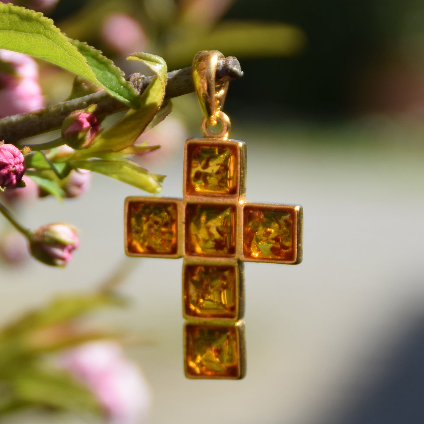 Cognac-colored natural Amber and 18k Gold-plated Silver cross pendant, MJ Baltica, BZW002