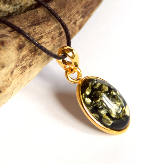 Classic oval pendant featuring natural green Amber and 18k Gold-plated Sterling Silver, MJ Baltica, BZW018