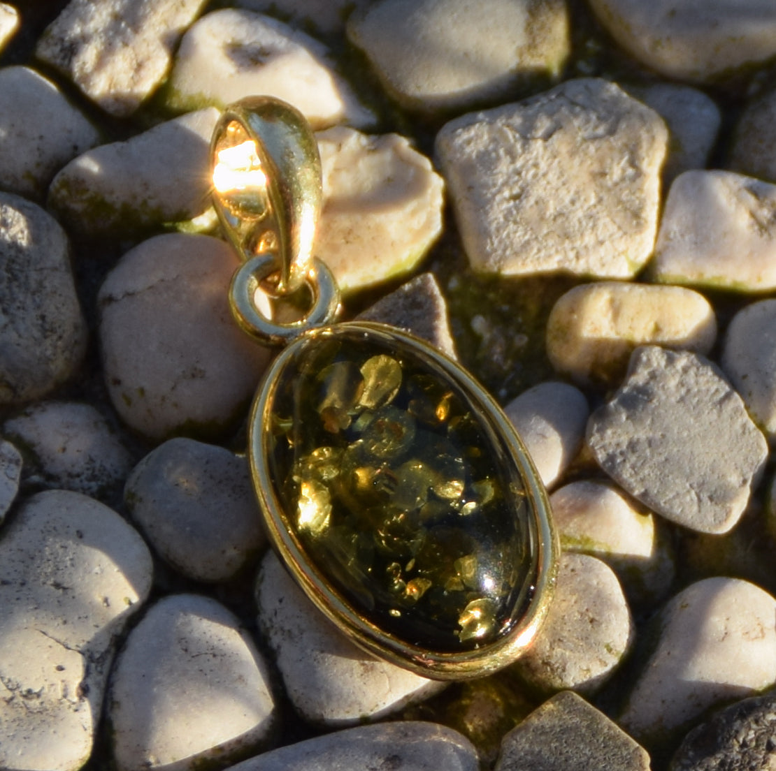 MJ Baltica, Ciondolo di Ambra naturale con Argento, placcato in Oro 18k, ambra verde, ovale, BZW018