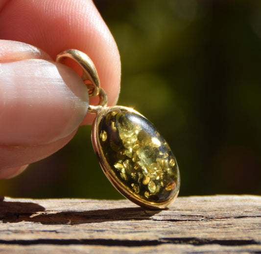 Classic oval pendant featuring natural green Amber and 18k Gold-plated Sterling Silver, MJ Baltica, BZW018