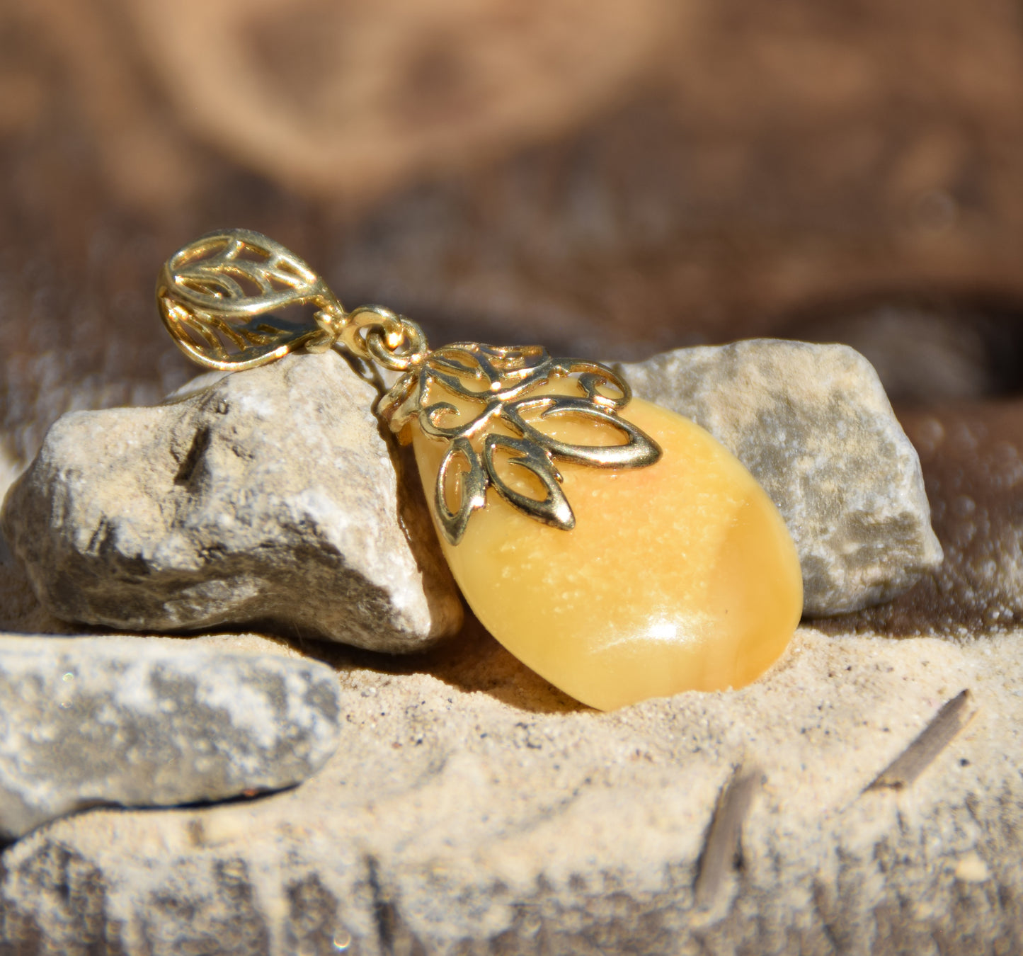 Ciondolo a goccia con Ambra naturale imperiale e Argento placcato in Oro 18, MJ Baltica, BZW031