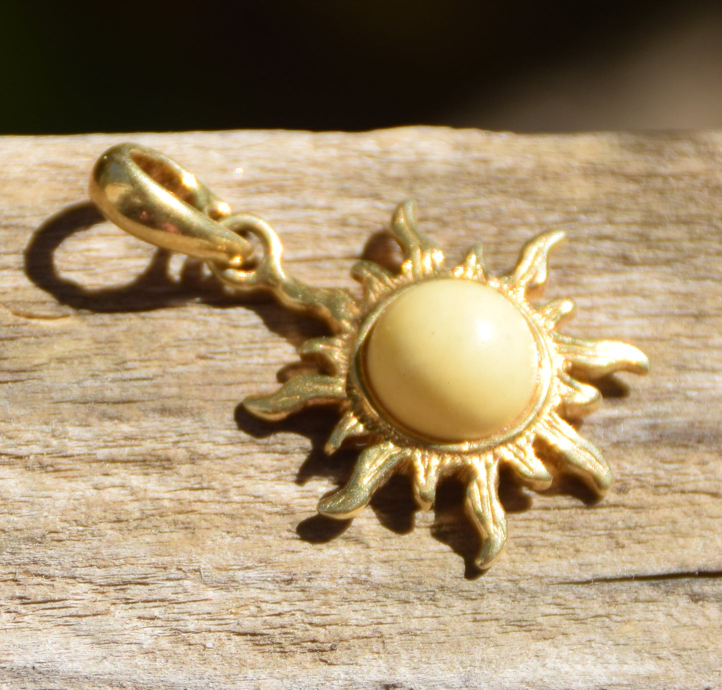 Ciondolo a sole con Ambra naturale imperiale e Argento placcato in Oro 18k, MJ Baltica, BZW043