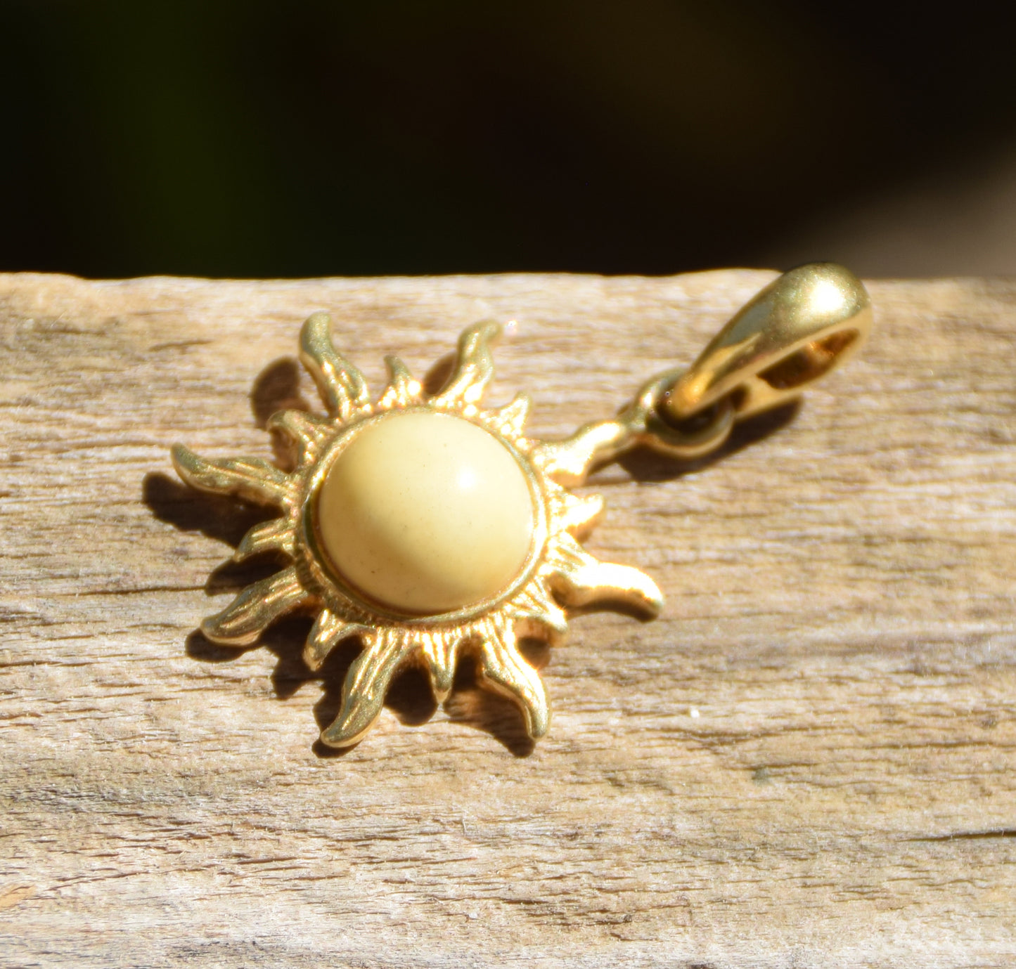 Ciondolo a sole con Ambra naturale imperiale e Argento placcato in Oro 18k, MJ Baltica, BZW043