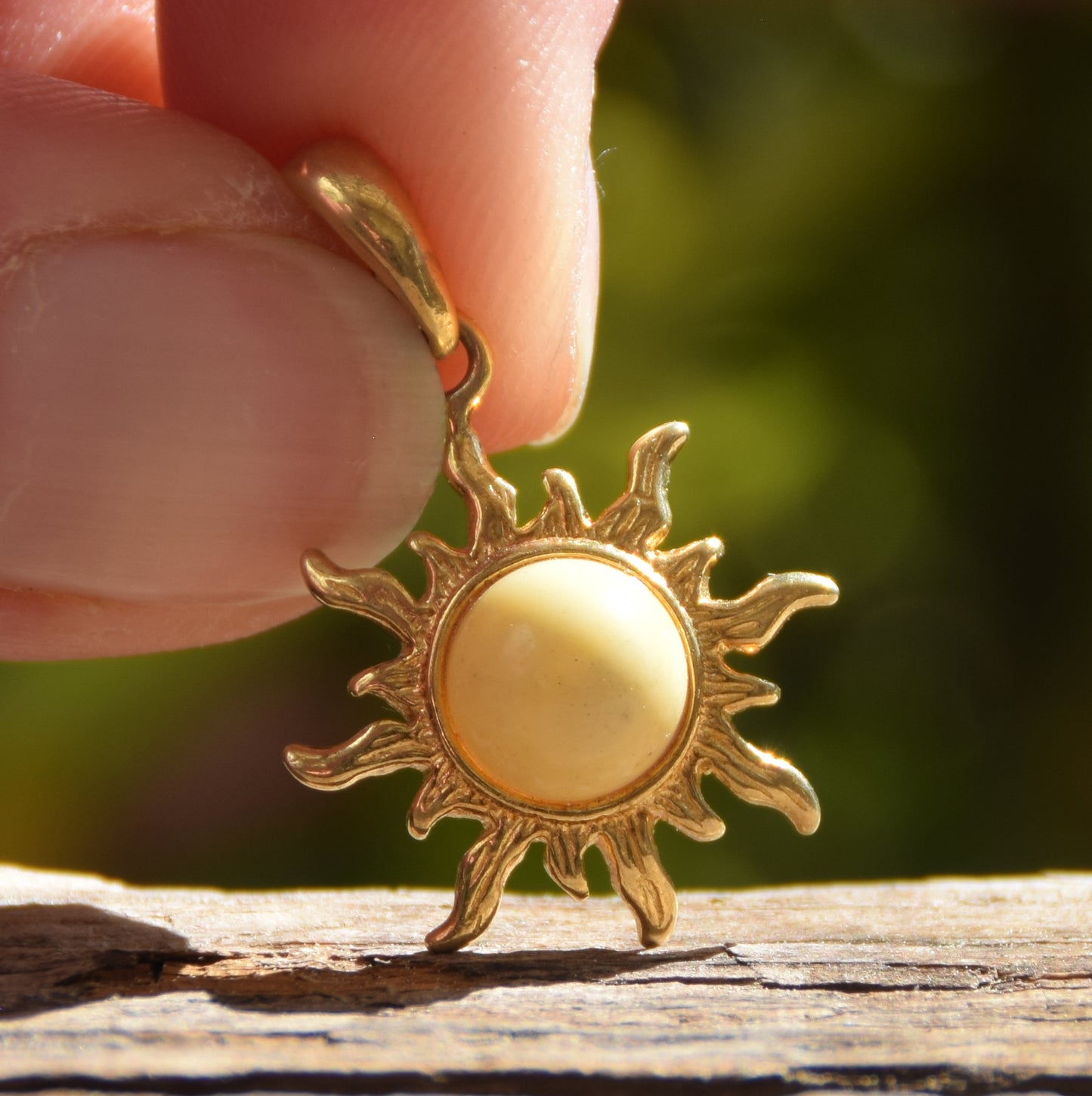 Ciondolo a sole con Ambra naturale imperiale e Argento placcato in Oro 18k, MJ Baltica, BZW043
