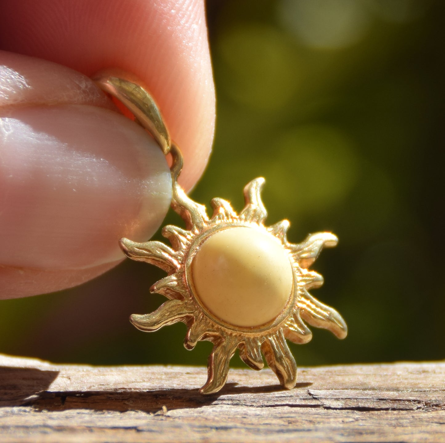 Ciondolo a sole con Ambra naturale imperiale e Argento placcato in Oro 18k, MJ Baltica, BZW043