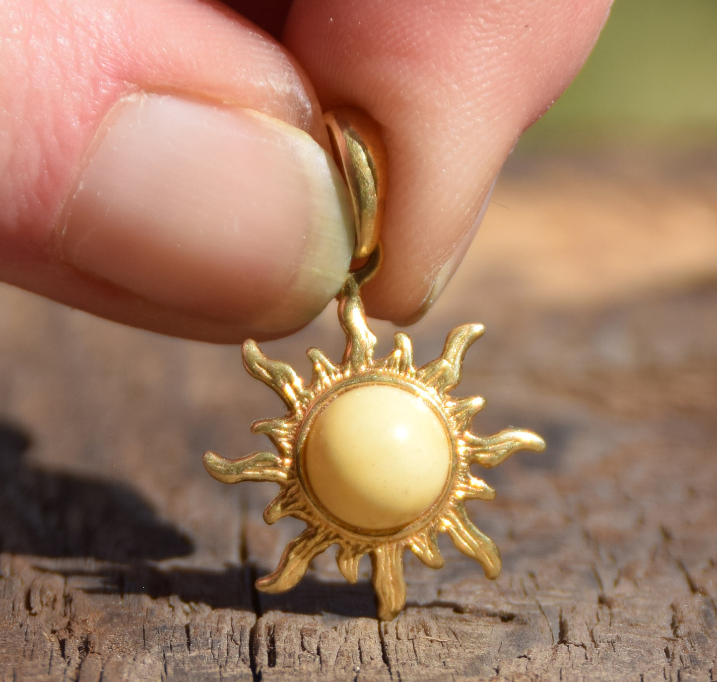 Ciondolo a sole con Ambra naturale imperiale e Argento placcato in Oro 18k, MJ Baltica, BZW043