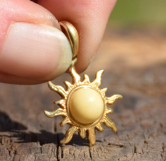 Ciondolo a sole con Ambra naturale imperiale e Argento placcato in Oro 18k, MJ Baltica, BZW043