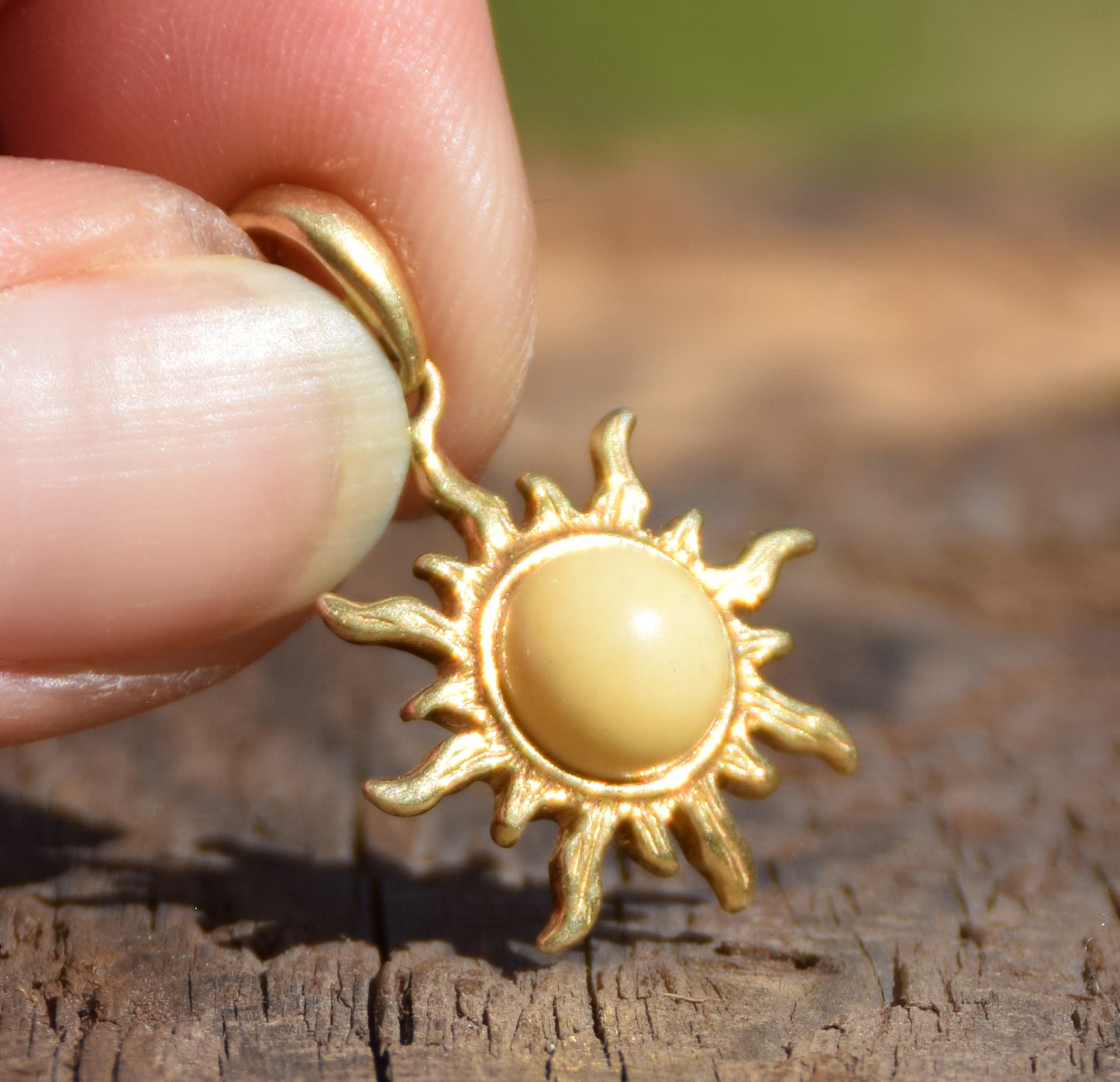 Ciondolo a sole con Ambra naturale imperiale e Argento placcato in Oro 18k, MJ Baltica, BZW043