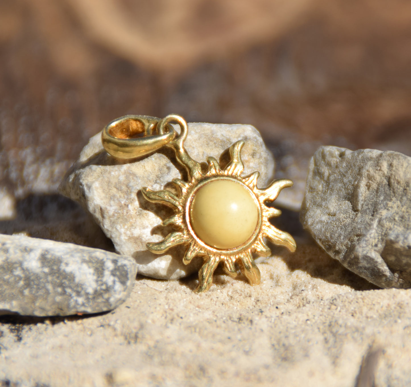Ciondolo a sole con Ambra naturale imperiale e Argento placcato in Oro 18k, MJ Baltica, BZW043