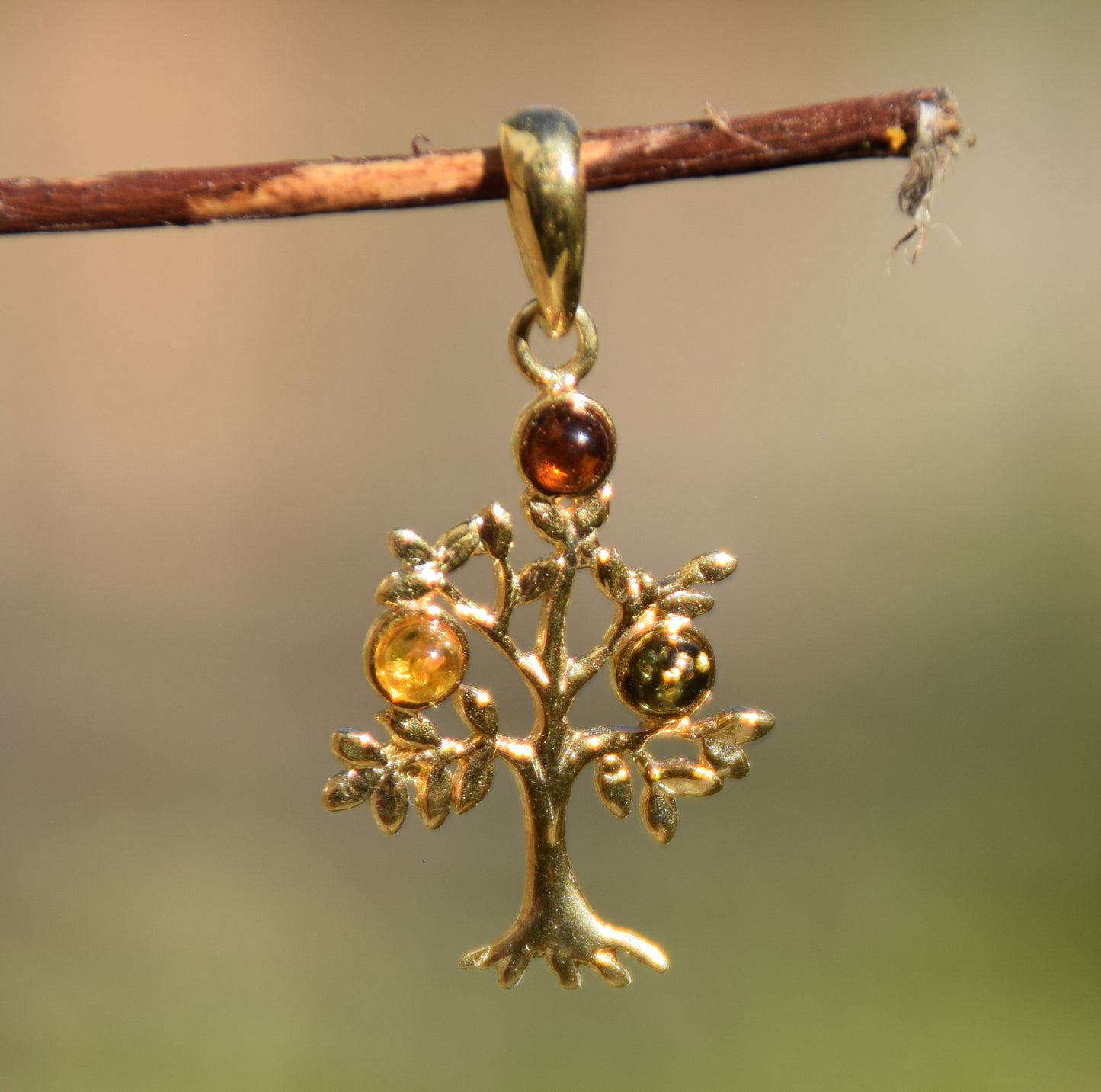 Ciondolo con albero della vita in Ambra naturale di varie tonalità e Argento 925 placcato in Oro 18k, MJ Baltica, BZW053