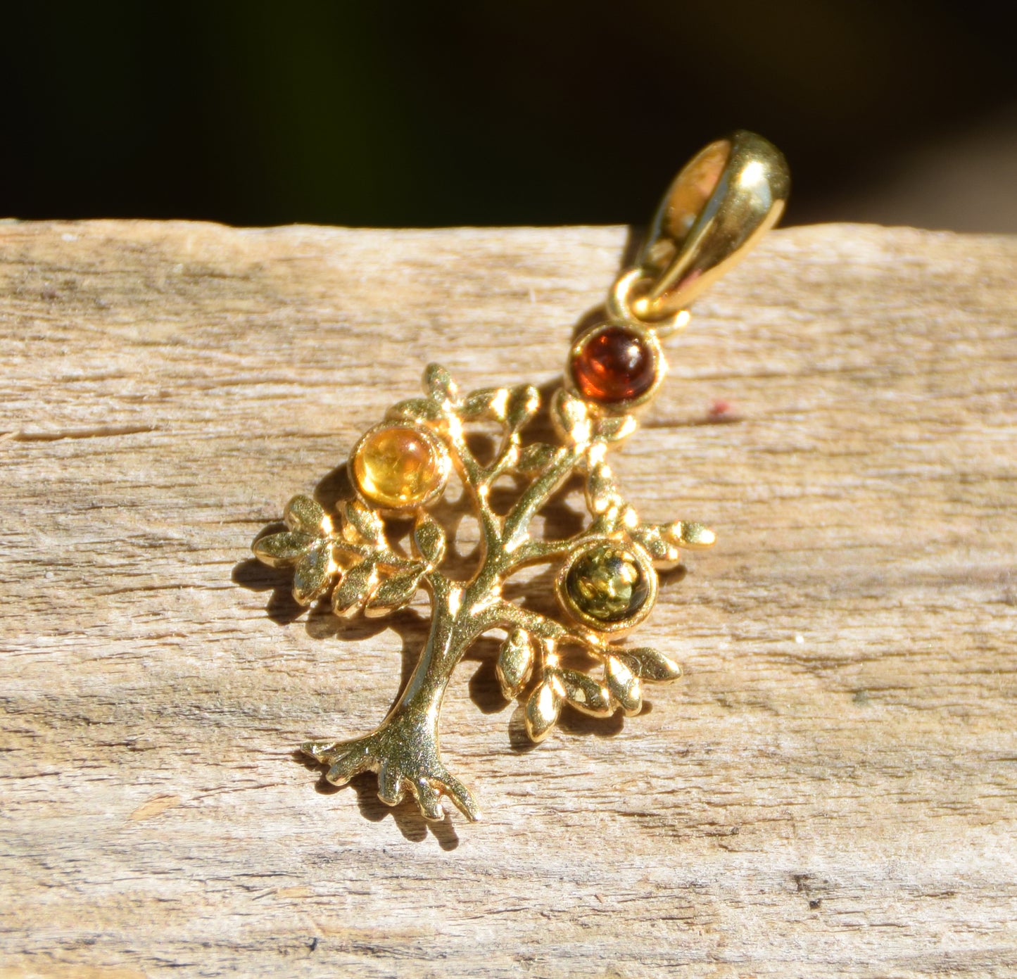 Ciondolo con albero della vita in Ambra naturale di varie tonalità e Argento 925 placcato in Oro 18k, MJ Baltica, BZW053