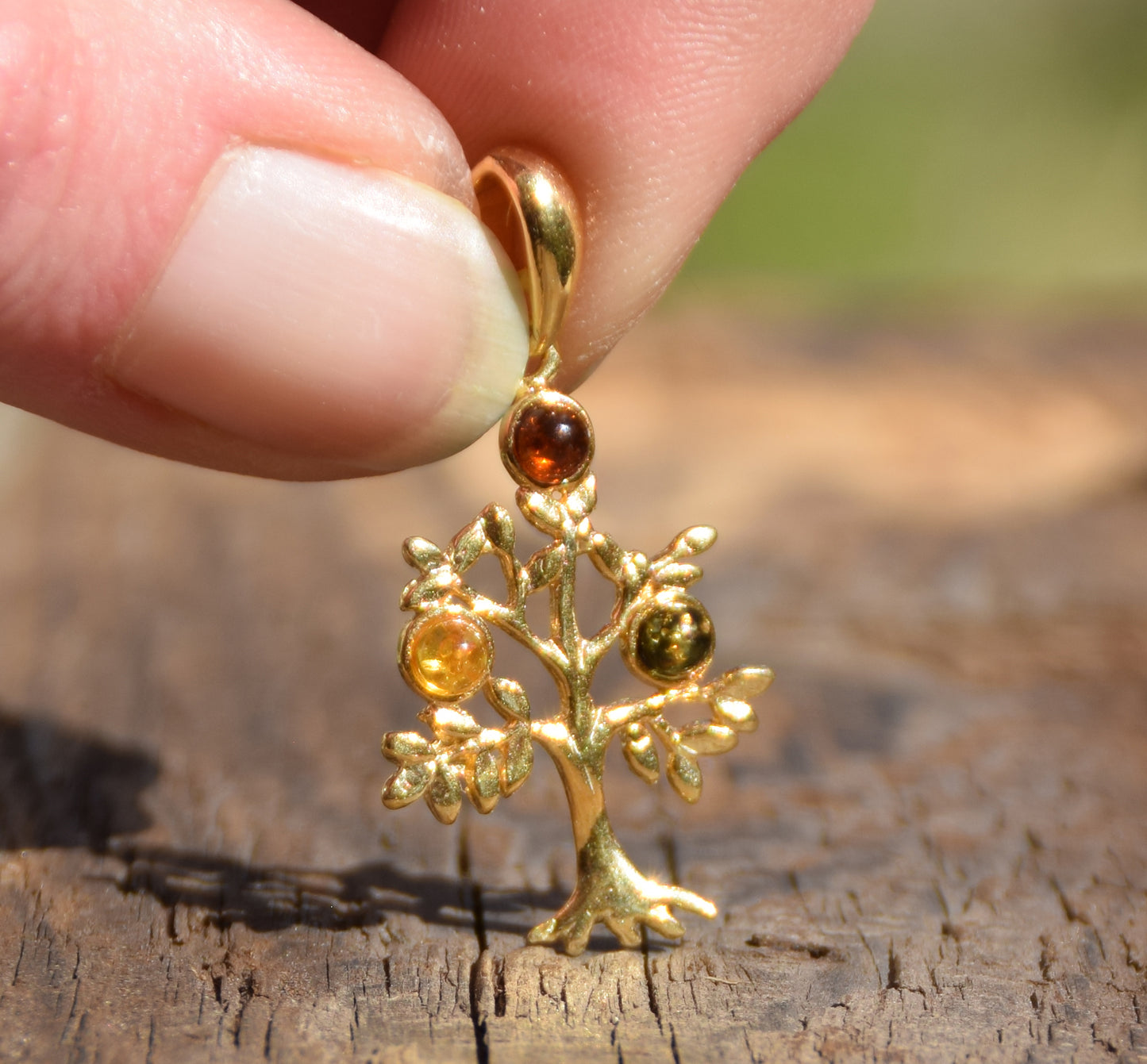Ciondolo con albero della vita in Ambra naturale di varie tonalità e Argento 925 placcato in Oro 18k, MJ Baltica, BZW053