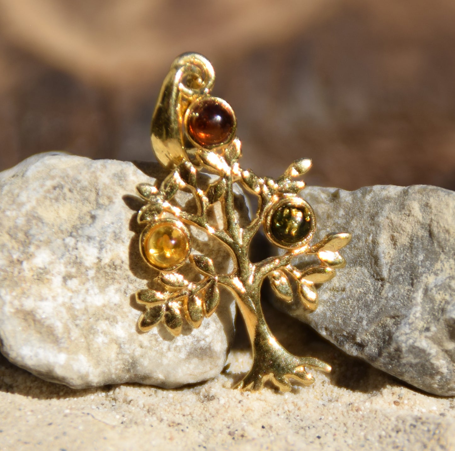 Ciondolo con albero della vita in Ambra naturale di varie tonalità e Argento 925 placcato in Oro 18k, MJ Baltica, BZW053