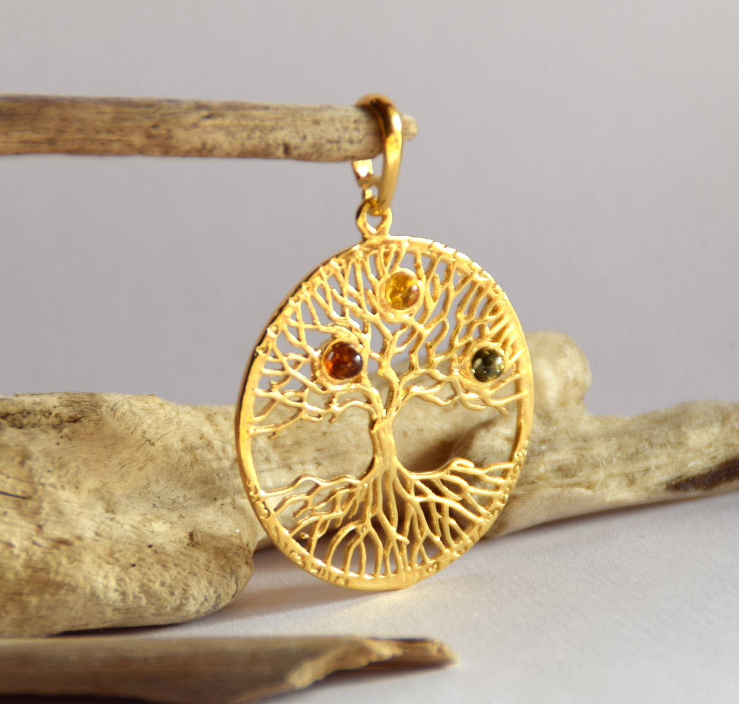 Ciondolo con albero della vita in Ambra naturale di varie tonalità e Argento 925 placcato in Oro 18k, MJ Baltica, BZW059