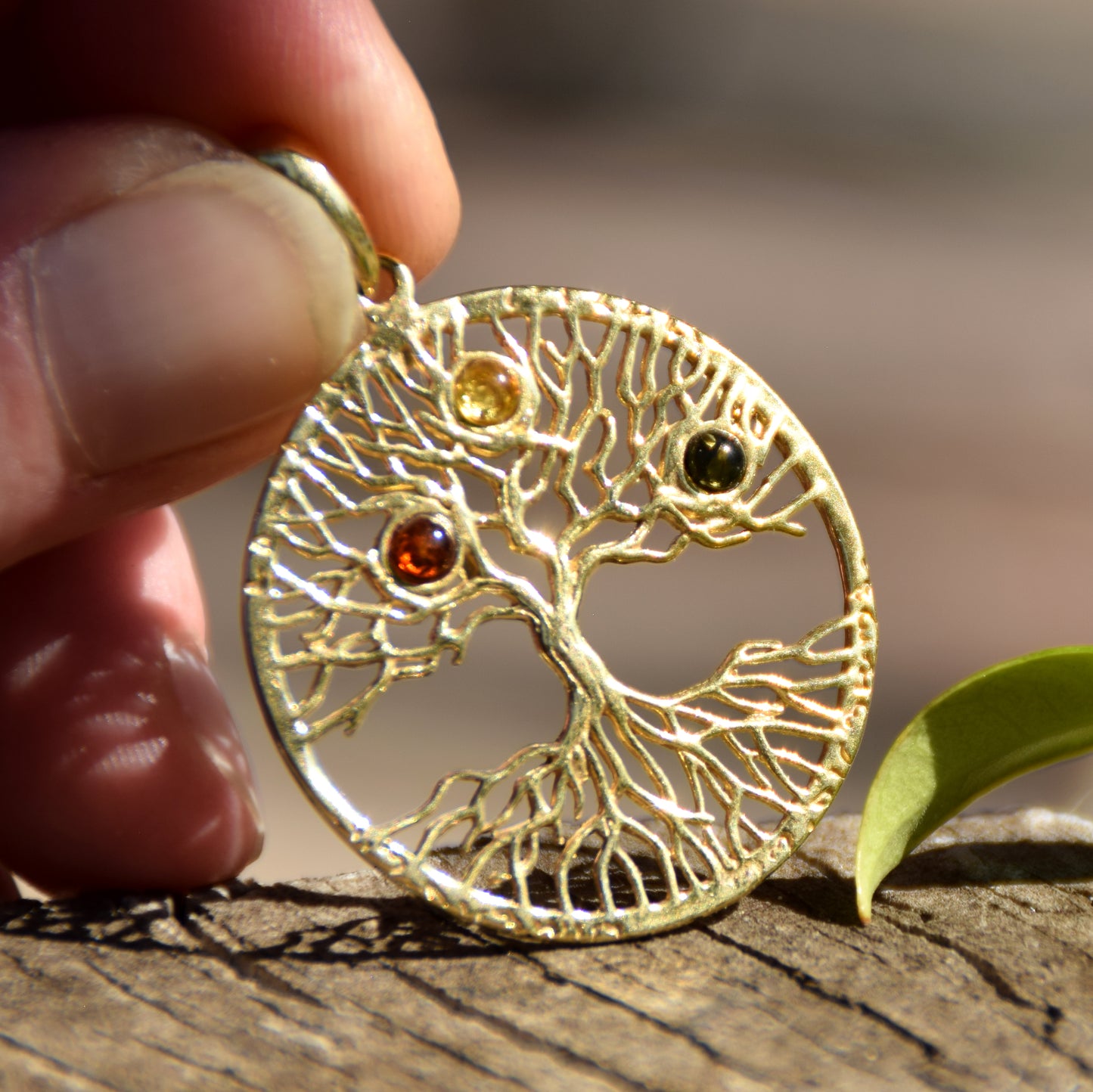 Ciondolo con albero della vita in Ambra naturale di varie tonalità e Argento 925 placcato in Oro 18k, MJ Baltica, BZW059