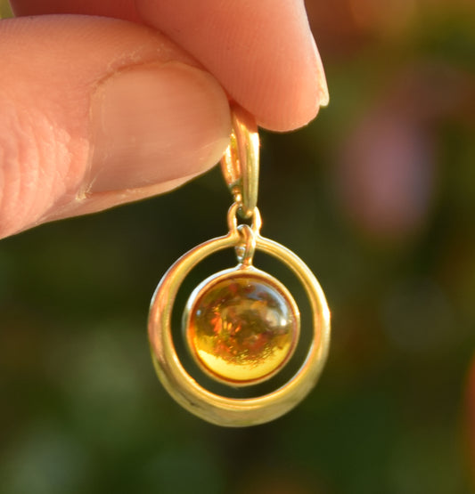 MJ Baltica, ciondolo, Ambra naturale Baltica, Argento 925, Placcato in Oro 18k, bellissimo, cerchio, artigianale BZW066