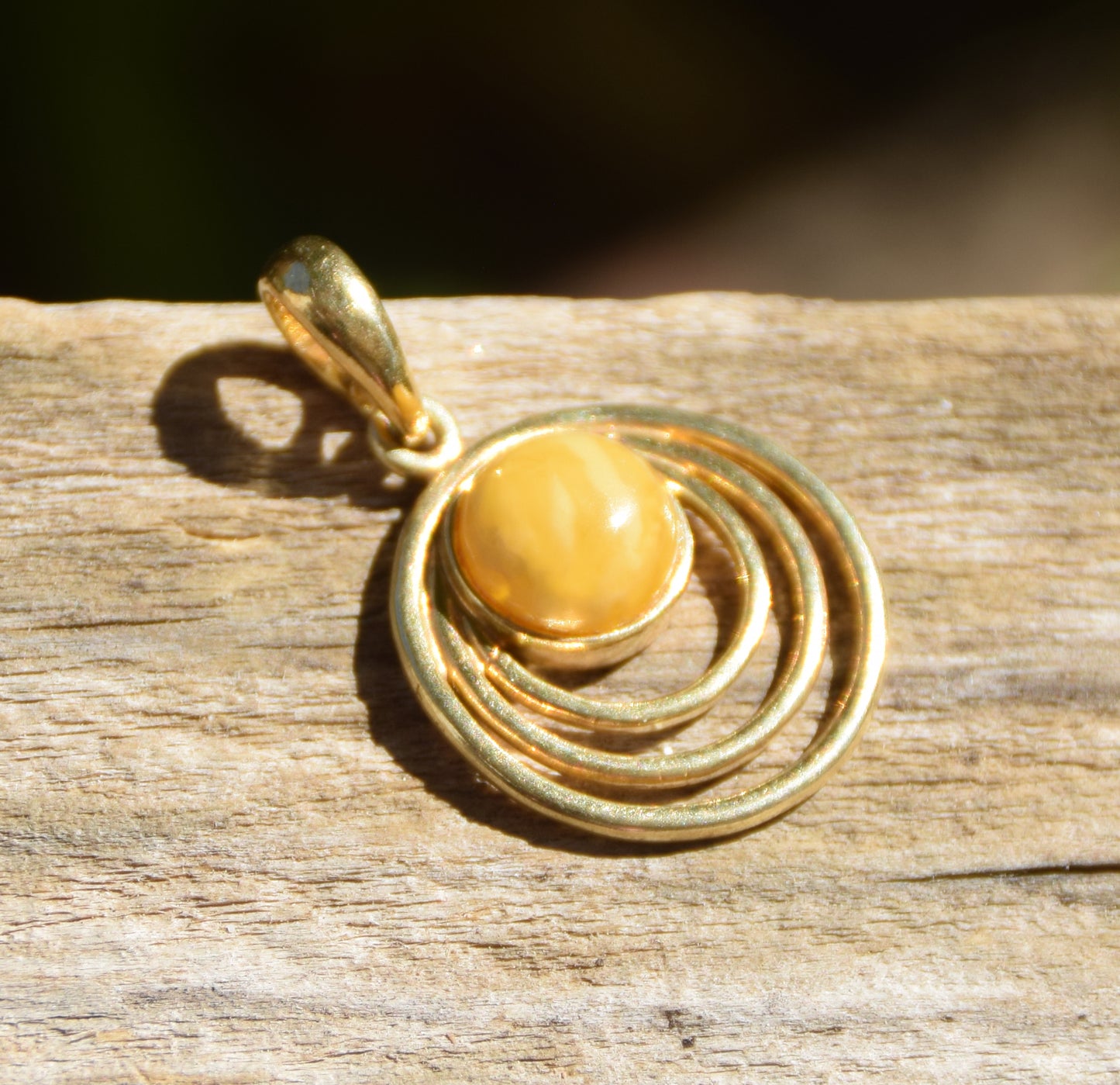Round pendant with natural imperial Amber and 18k Gold plated, MJ Baltica, BZW067