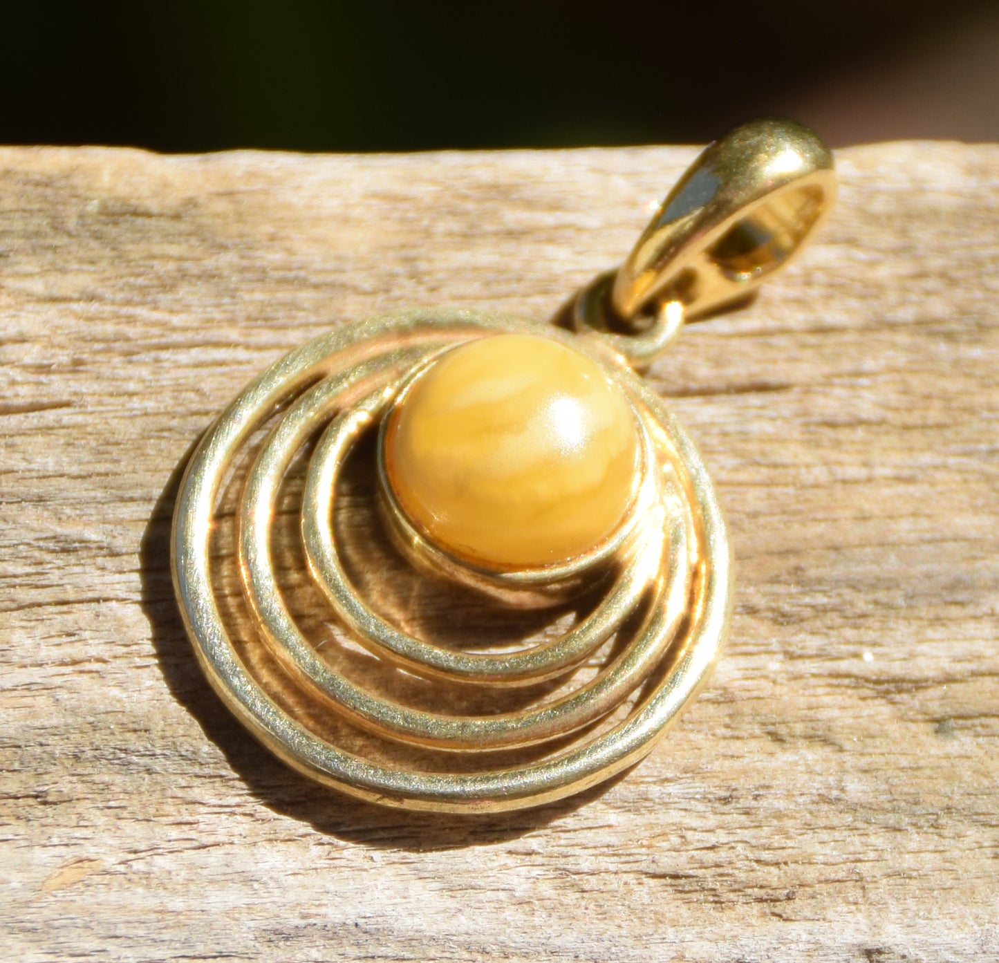 Round pendant with natural imperial Amber and 18k Gold plated, MJ Baltica, BZW067
