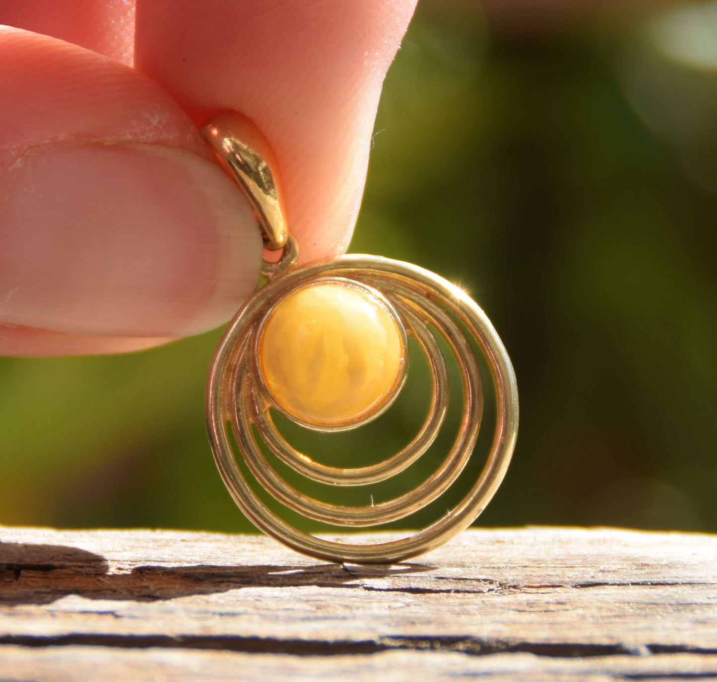 Round pendant with natural imperial Amber and 18k Gold plated, MJ Baltica, BZW067