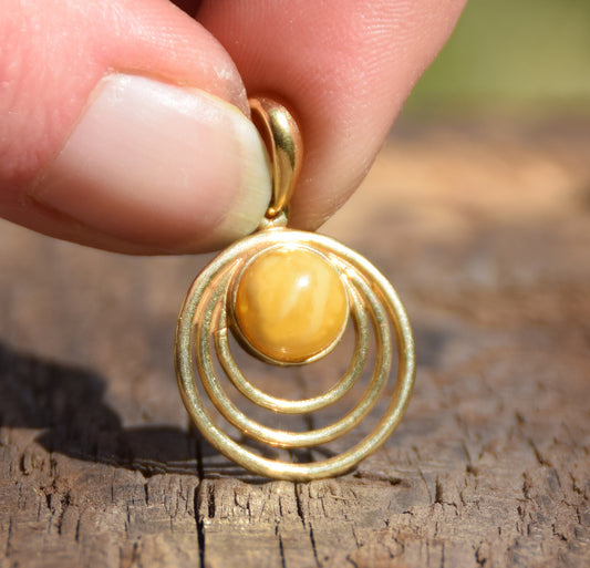 Round pendant with natural imperial Amber and 18k Gold plated, MJ Baltica, BZW067