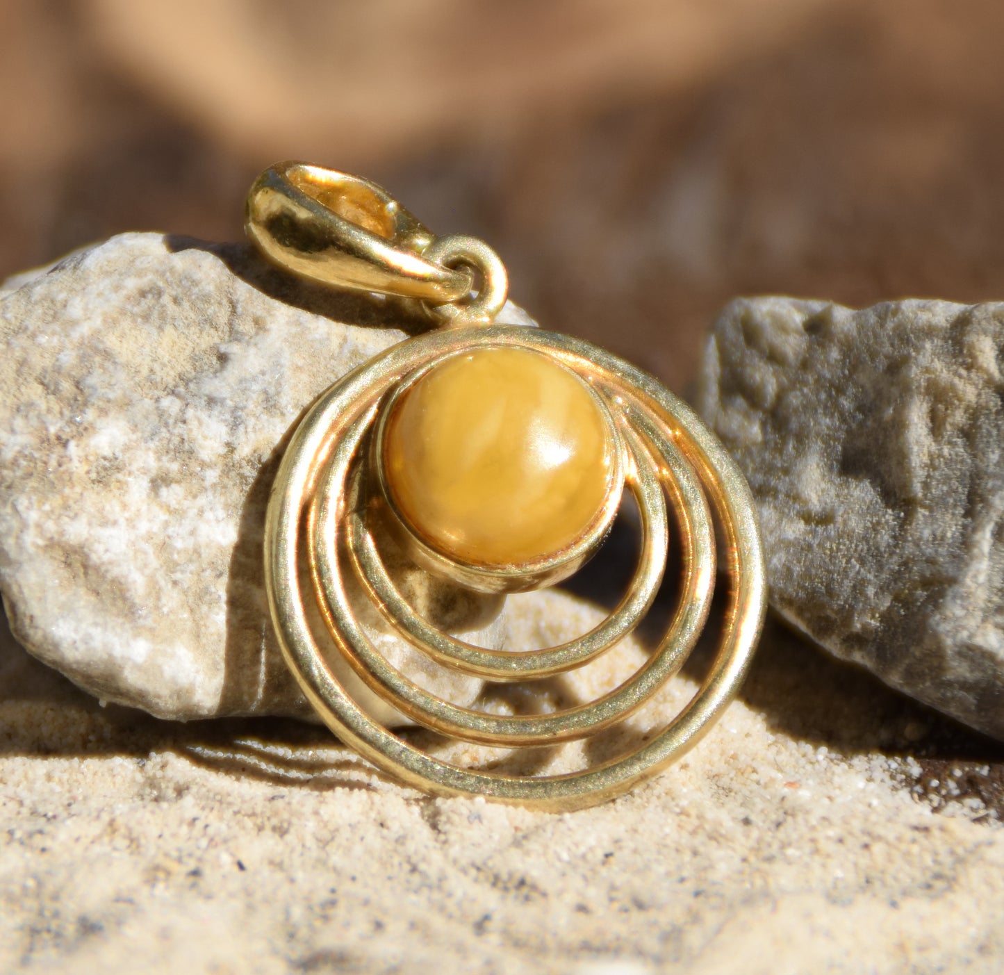 Round pendant with natural imperial Amber and 18k Gold plated, MJ Baltica, BZW067