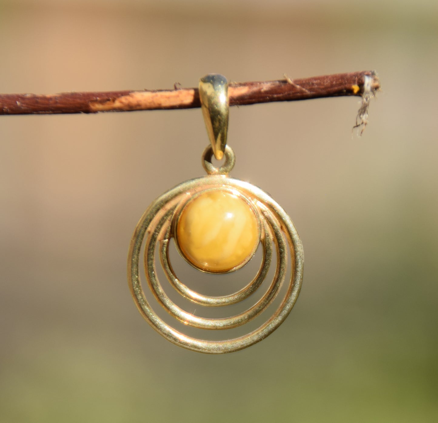Round pendant with natural imperial Amber and 18k Gold plated, MJ Baltica, BZW067