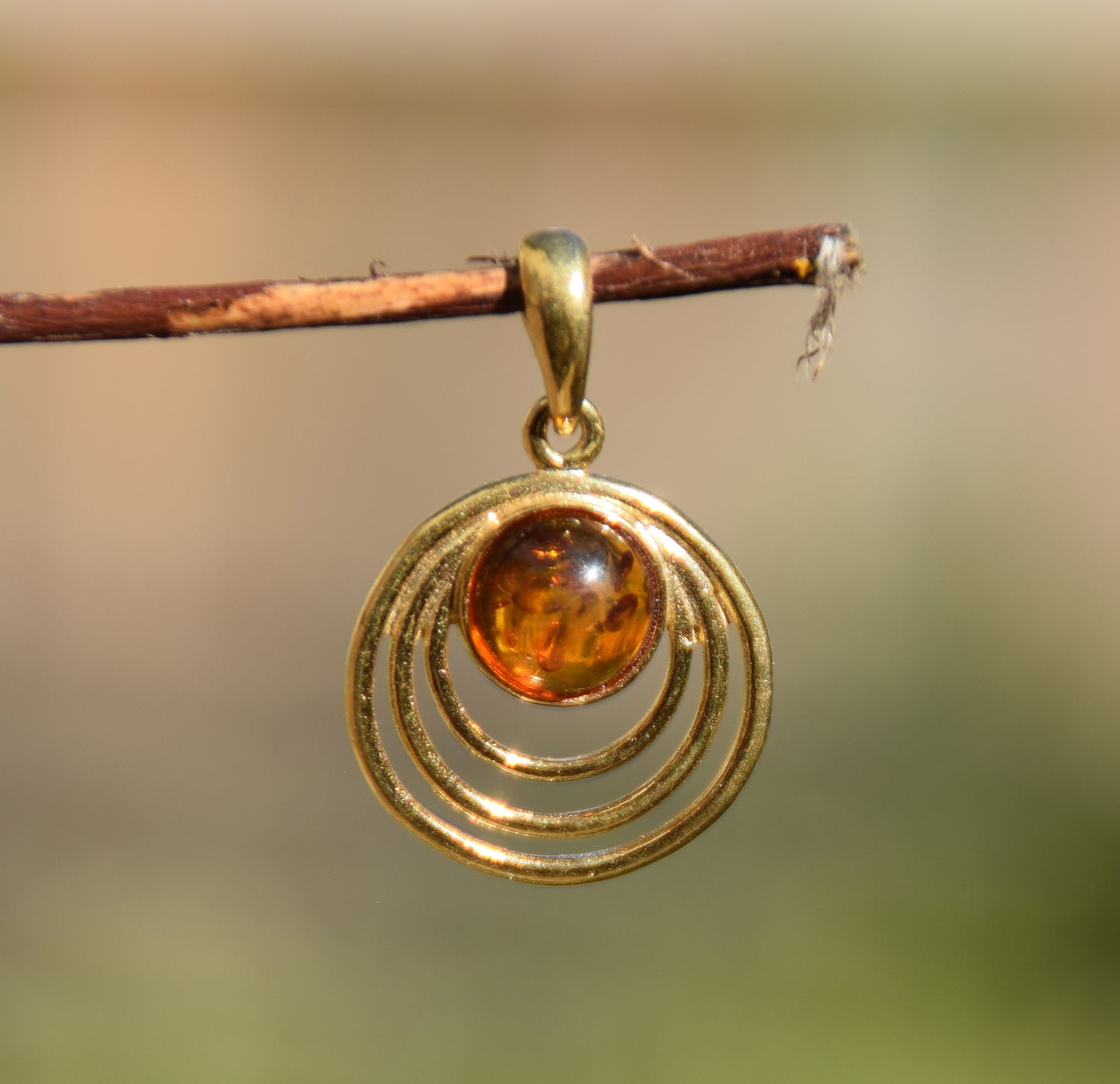 Round pendant with natural cognac Amber and 18k Gold-plated 925 Sterling Silver, MJ Baltica, BZW068