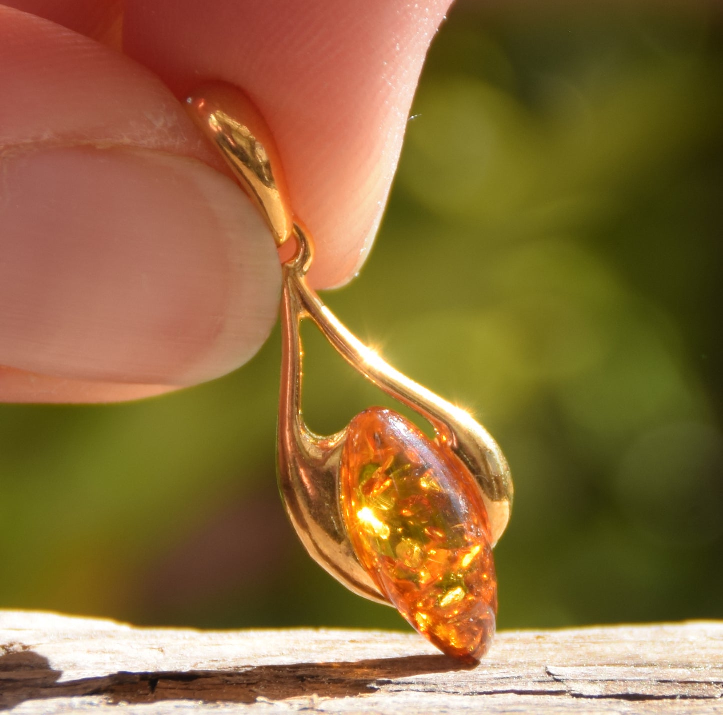 Luminous teardrop pendant in natural cognac-colored Amber and 18k Gold-plated 925 Sterling Silver, MJ Baltica, BZW071