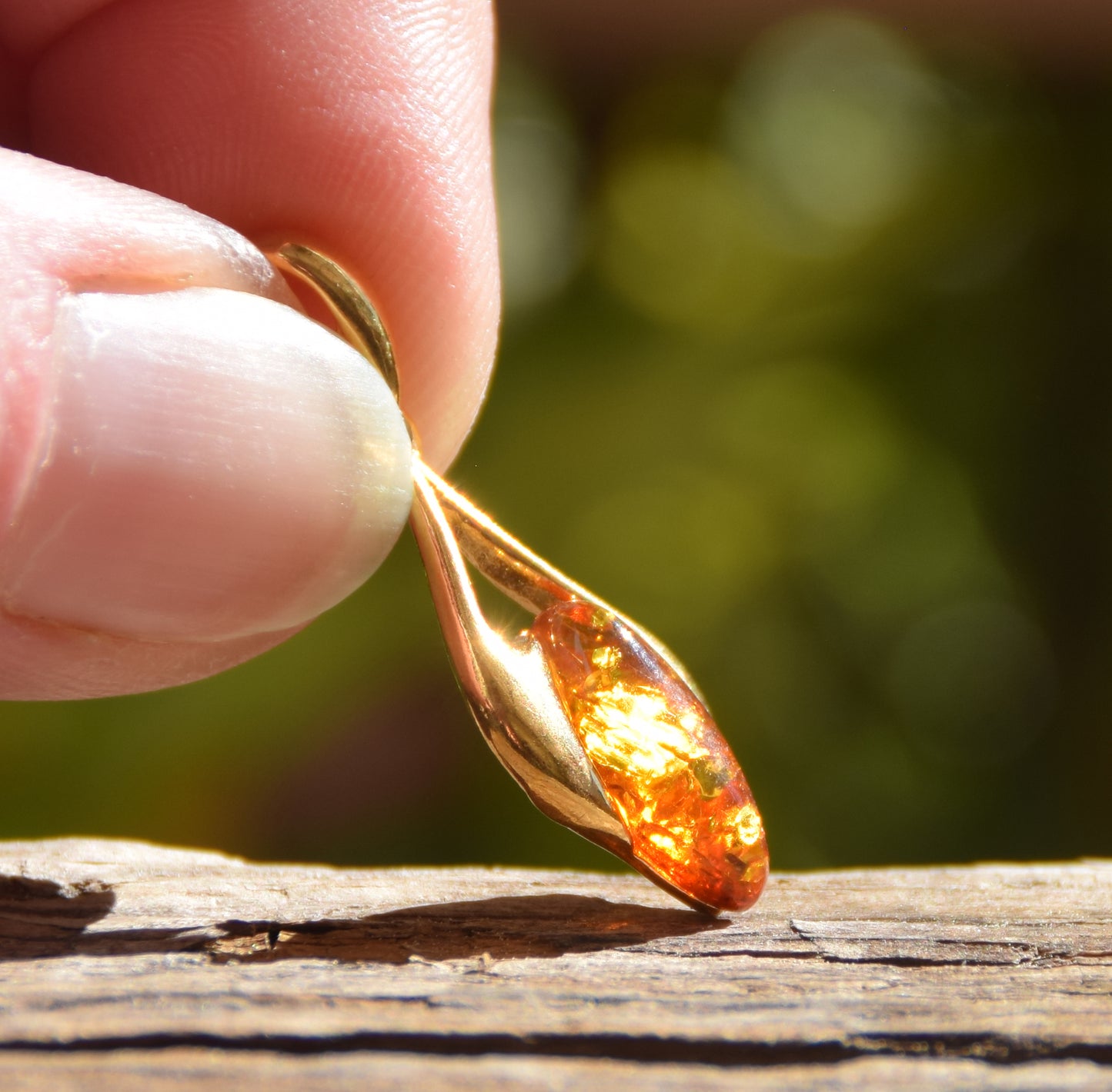 Luminous teardrop pendant in natural cognac-colored Amber and 18k Gold-plated 925 Sterling Silver, MJ Baltica, BZW071